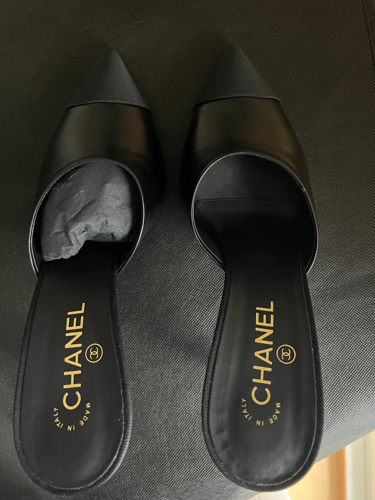 Chanel Beige Lambskin Leather Cap Toe Pearl Heel Mules Size 8539   Yoogis Closet